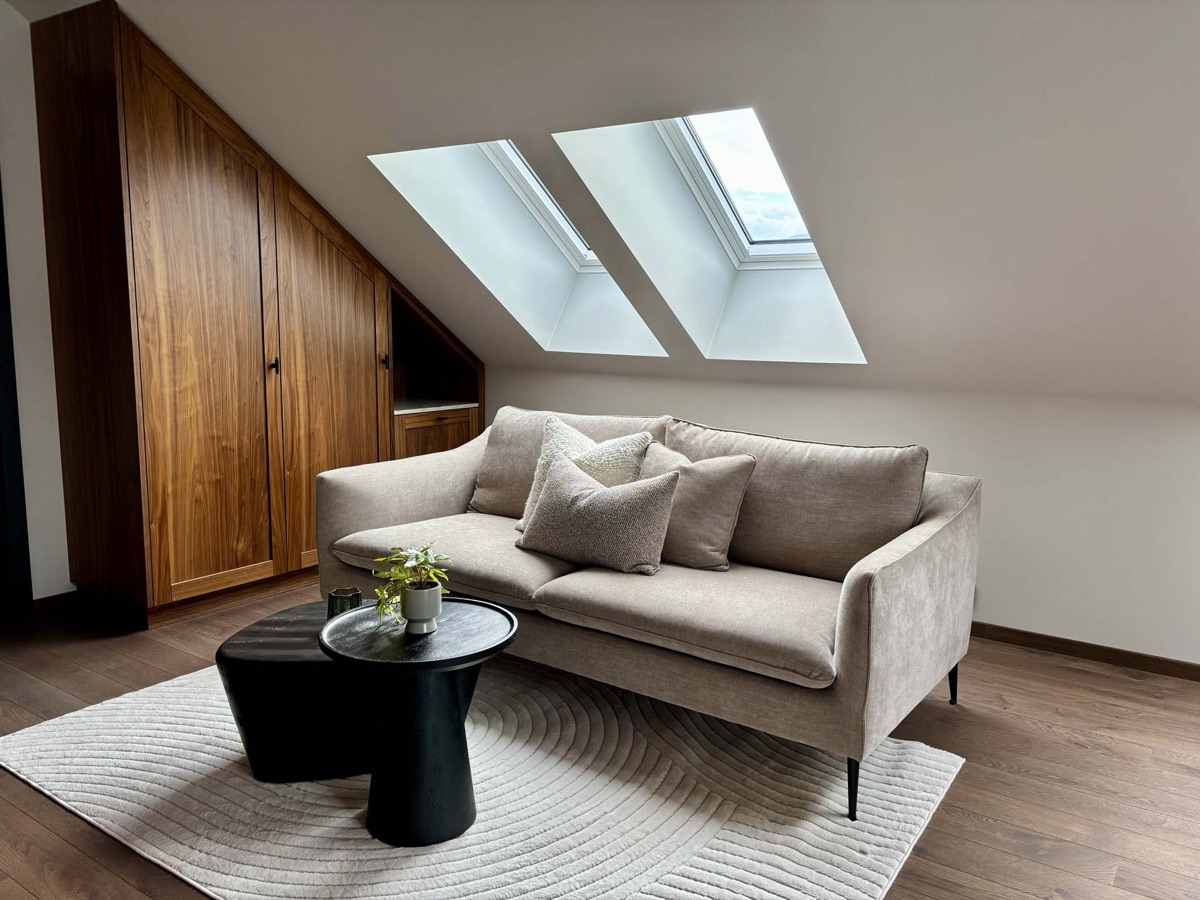 Sitzecke einer Suite in der Hvanndalir Lodge